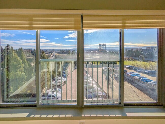 Building Photo - BEAUTIFUL TWO BEDROOM CONDO DOWNTOWN VANCOUVER