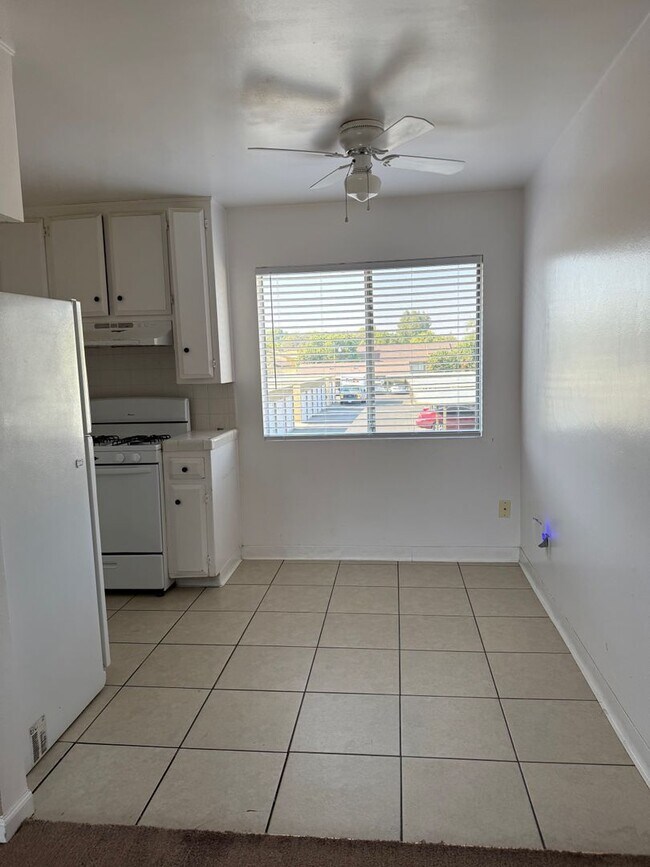 Building Photo - 811-811 Taylor St