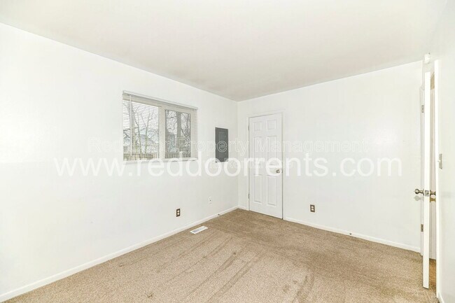 Building Photo - 5361 E Burgess Ave