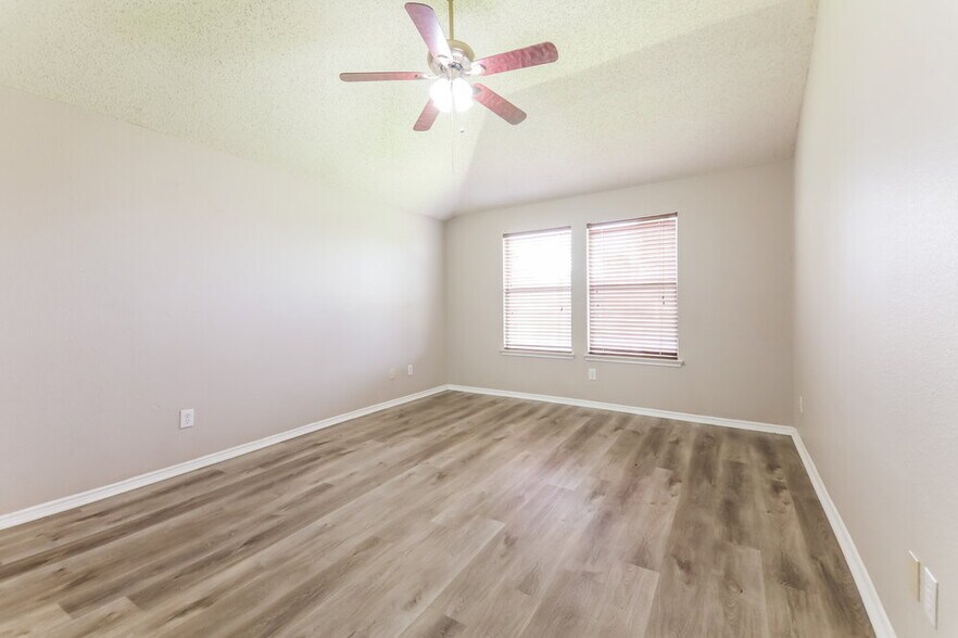 Building Photo - 1108 Cumberland Dr
