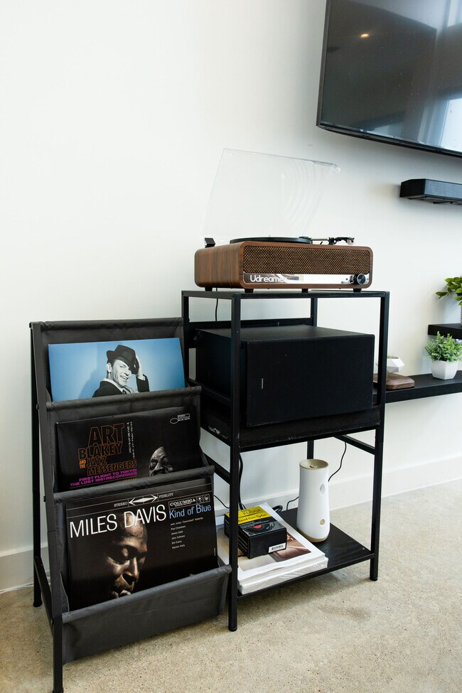 Building Photo - 507 S Park Dr