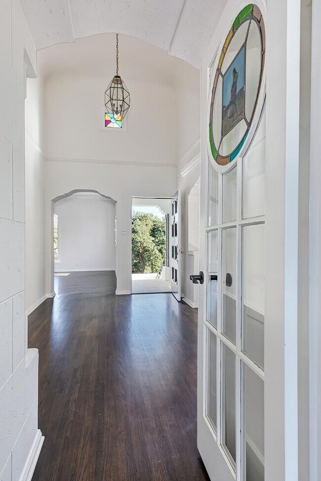 Building Photo - Clarkhill Residences LLC - 145