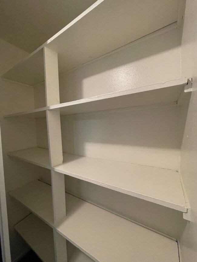 Building Photo - Alameda, Newly remodeled one bedroom unit.  Ask about our Move in Special