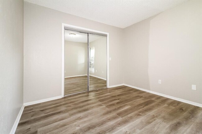 Building Photo - 10101 Mamus Ln