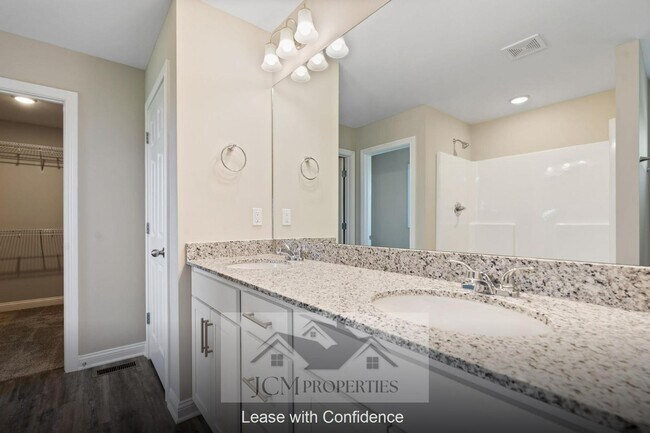 Building Photo - 916 Camden Ct