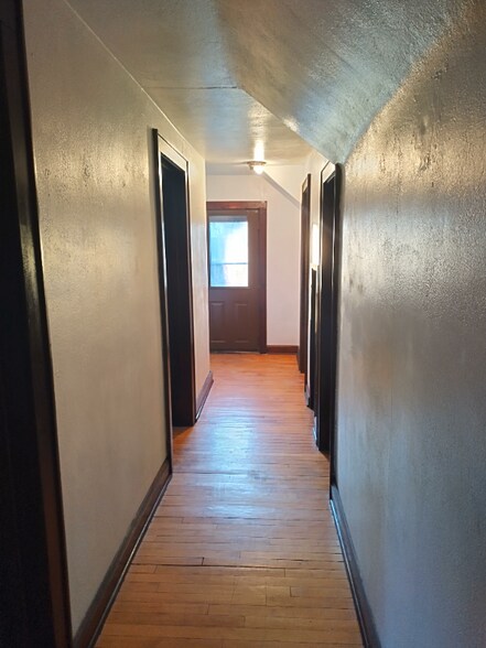 Building Photo - 1525 Clough Ave