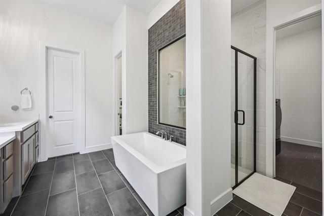 Building Photo - 3870 Verona St