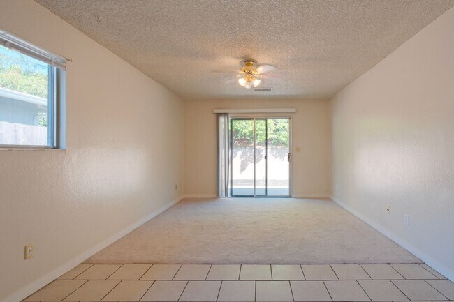 Building Photo - Gorgeous 3 Bedroom, 2 Bath home in great location