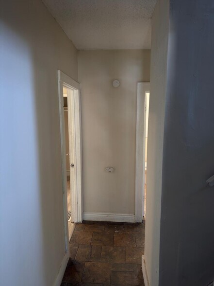 Building Photo - 3422 Pine Grove Ave