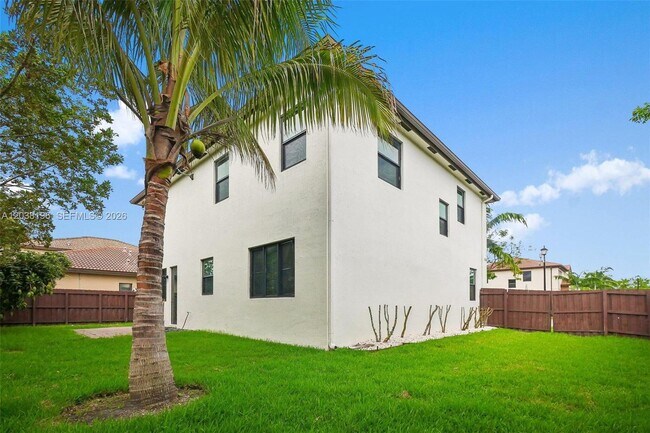 Building Photo - 23271 SW 118 Ave