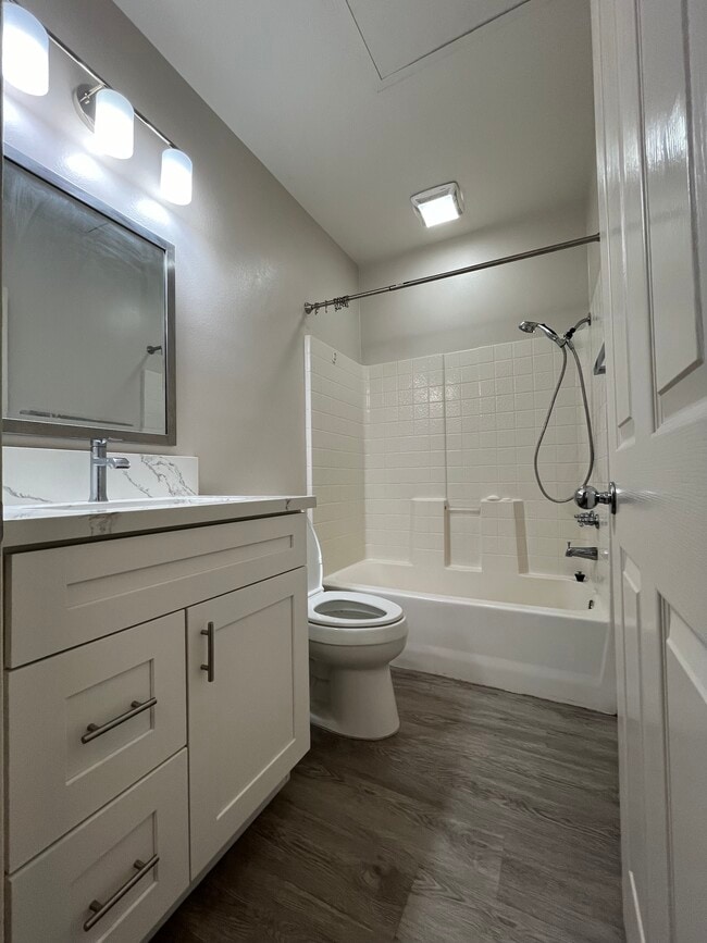 Building Photo - 305 Marinella Aisle