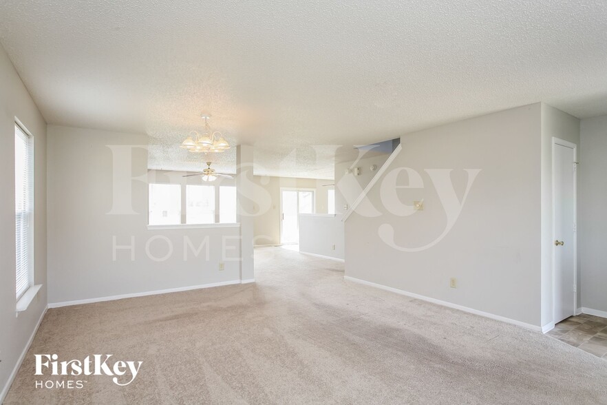 Building Photo - 6827 W Littleton Dr