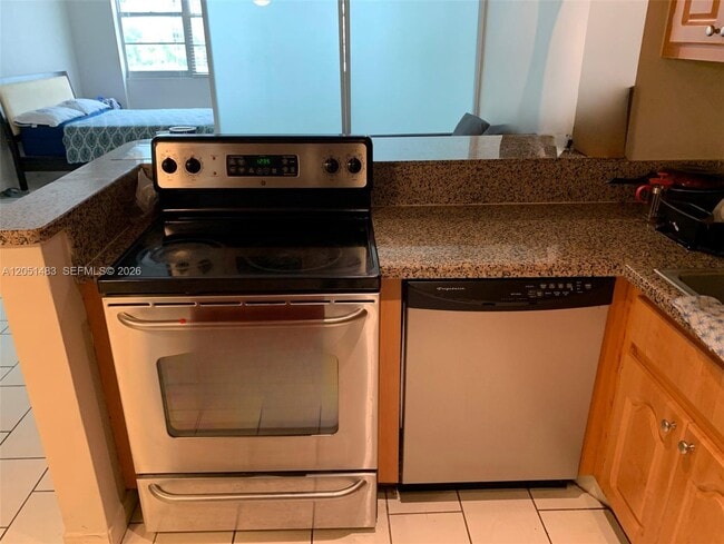 Building Photo - 905 Brickell Bay Dr