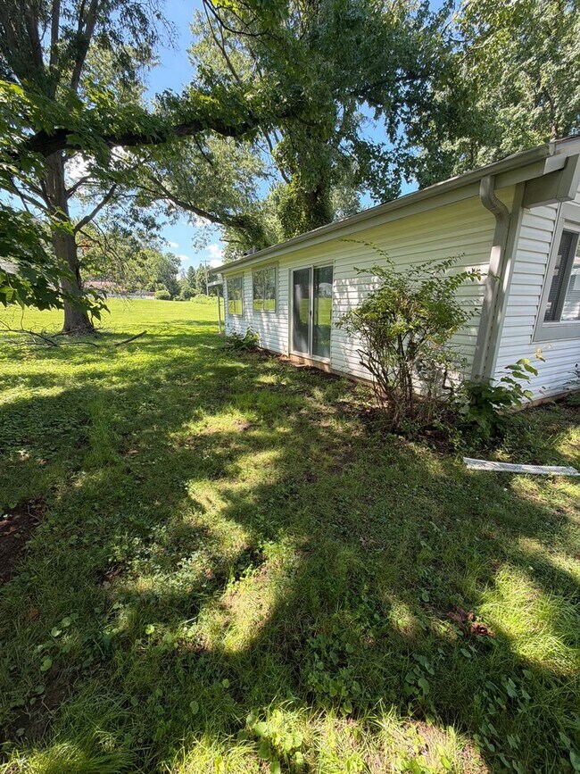 Building Photo - 602 Ledyard Dr