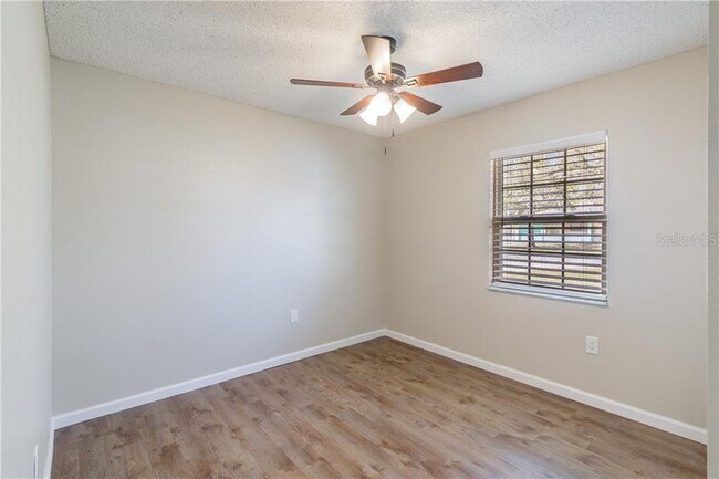 Building Photo - 5010 Larch Ln
