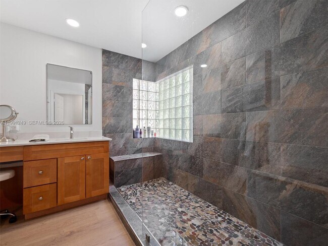 Building Photo - 413 Cameron Dr