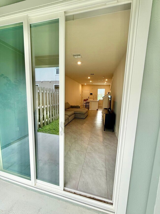 Building Photo - 2BR/3BA Townhome Sweet Townhome - Pet Frie...