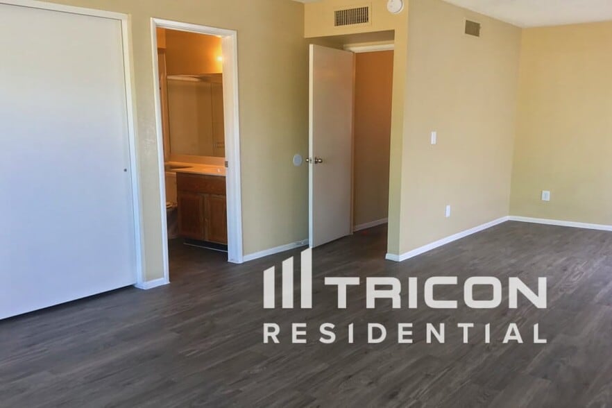 Building Photo - 10710 W Sells Dr