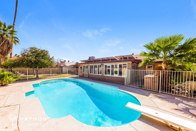 Building Photo - Bright 4-Bedroom Glendale Home with Private Pool