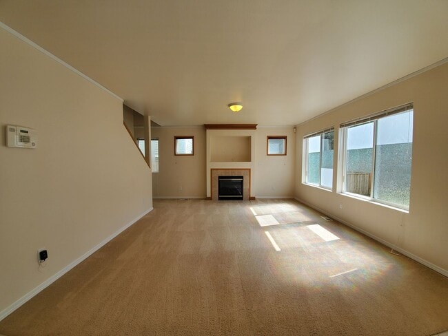 Building Photo - Charming 4-Bedroom Home in Peaceful Neighb...