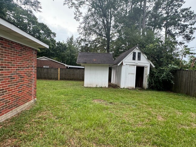 Building Photo - Lovely House Convenient Location