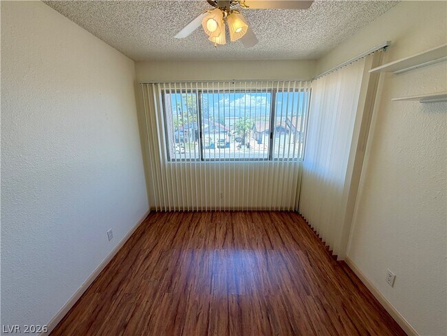 Building Photo - 6969 Mountain Moss Dr