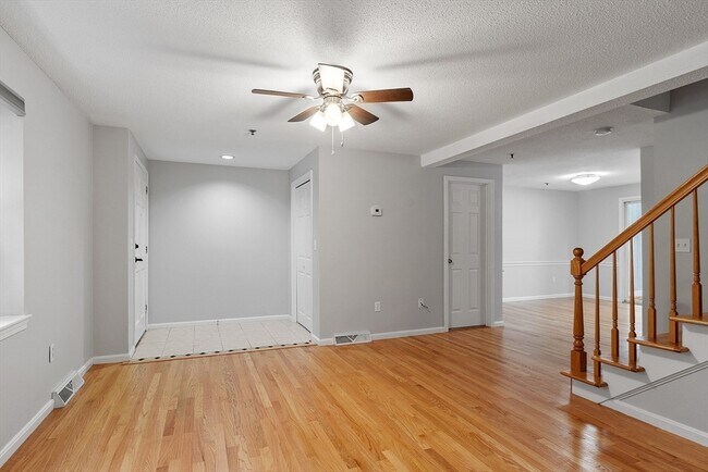 Building Photo - 148 Flower Ln