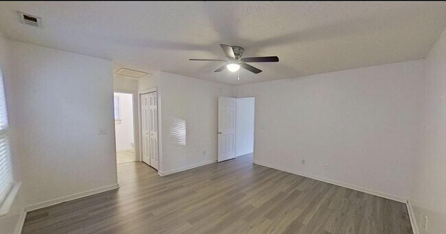 Building Photo - 1113 Loman Ln