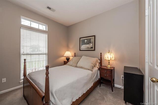 Building Photo - 6924 Lenhart Dr