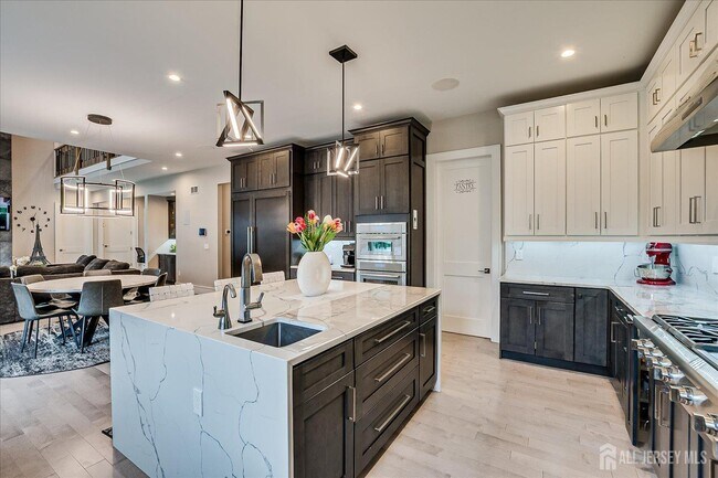 Building Photo - 3979 Park Ave