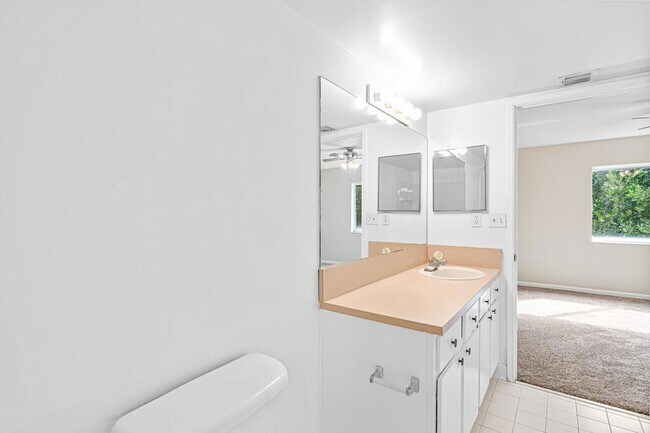 Building Photo - 900 Scotia Dr