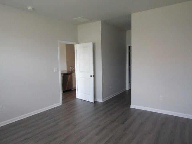 Building Photo - 2165 Ainsley Dr