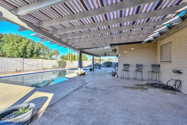 Building Photo - 6816 E Coronado Rd