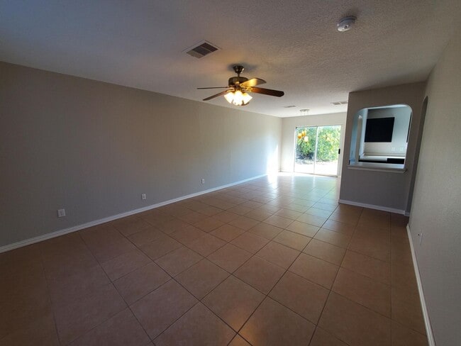 Building Photo - 2606 Sunview Lake