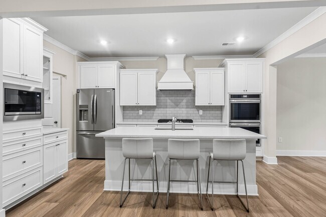 Building Photo - 32066 White Tail Dr