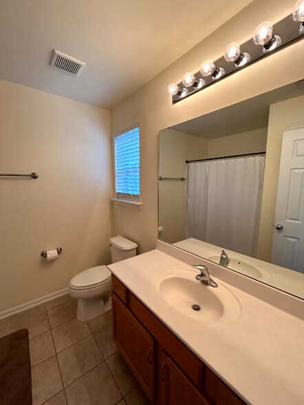 Building Photo - 122 Sonata Cir