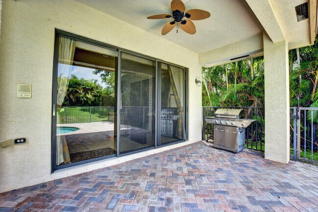 Building Photo - 3424 Collonade Dr