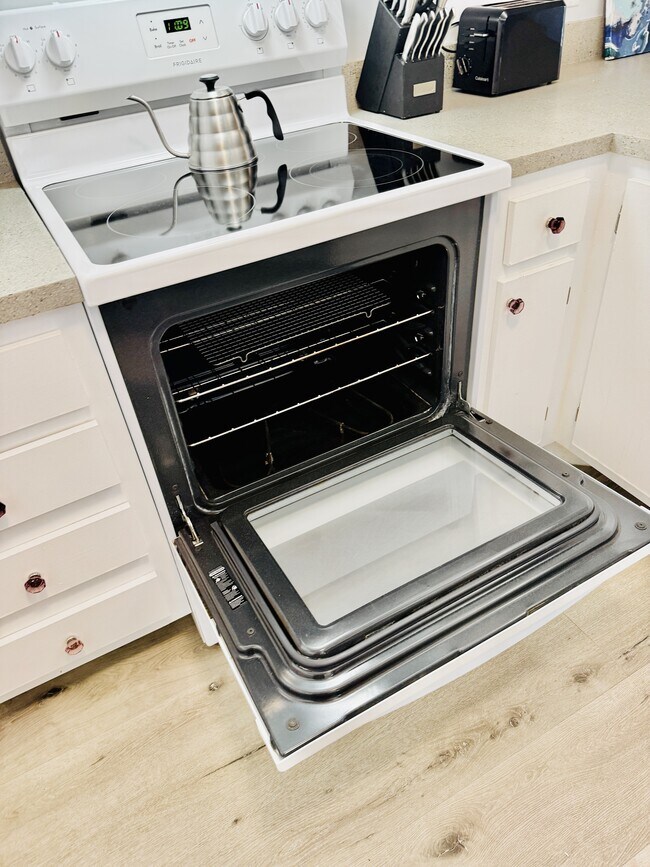 Building Photo - 2750 Kings Lake Blvd