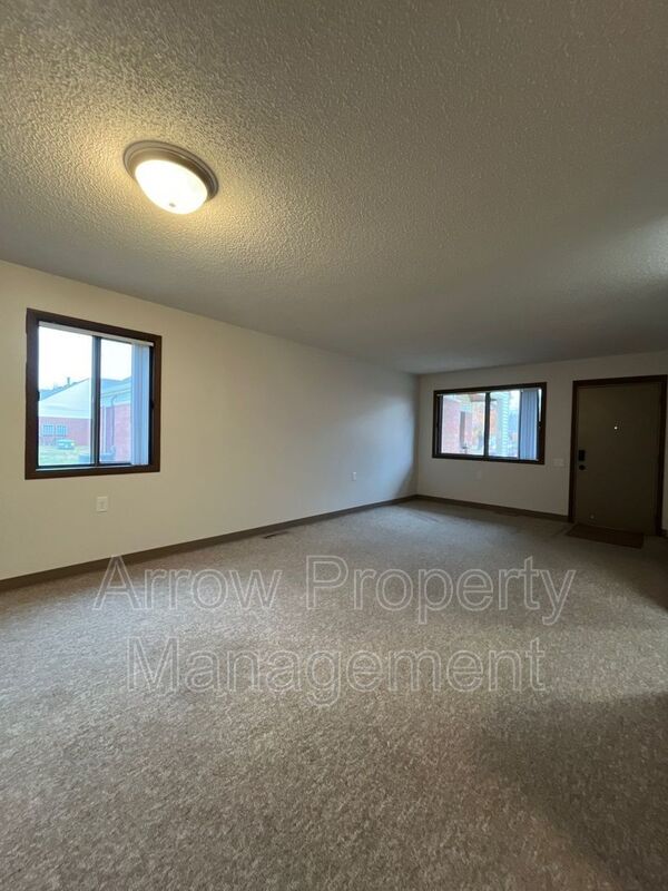 Building Photo - 11141 N 137th St