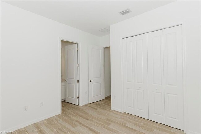 Building Photo - 5947 Sunningdale St