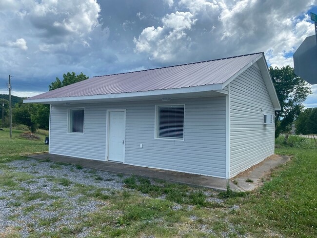 Building Photo - Studio Home located in Rogersville, TN