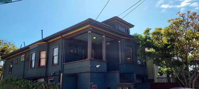 Building Photo - 867 30th St