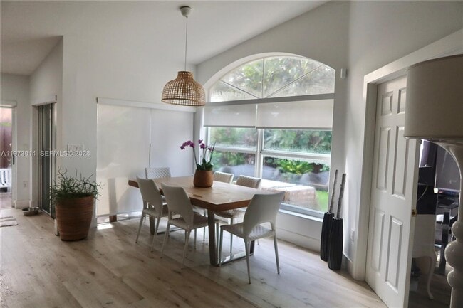 Building Photo - 5862 NW 113th Pl