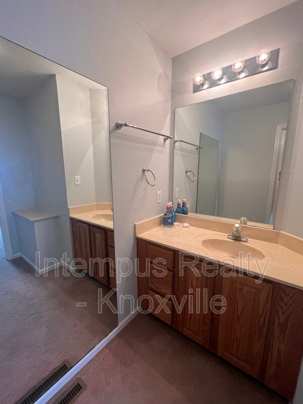 Building Photo - 1333 Willmann Ln