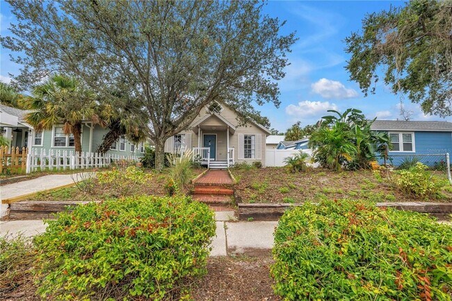 Building Photo - 116 16th Ave SE