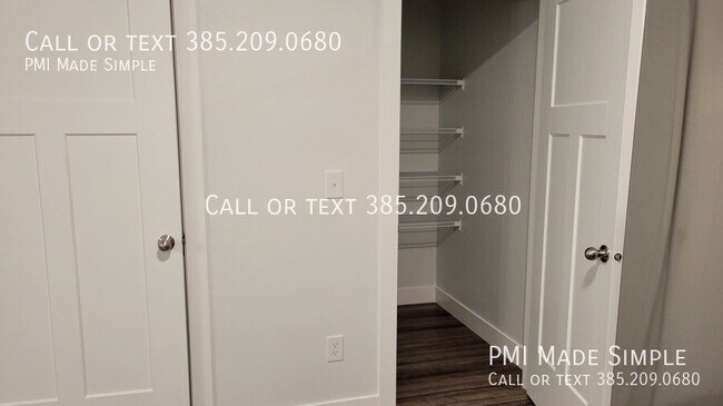 Building Photo - Gorgeous Top Floor Condo! Great Views!