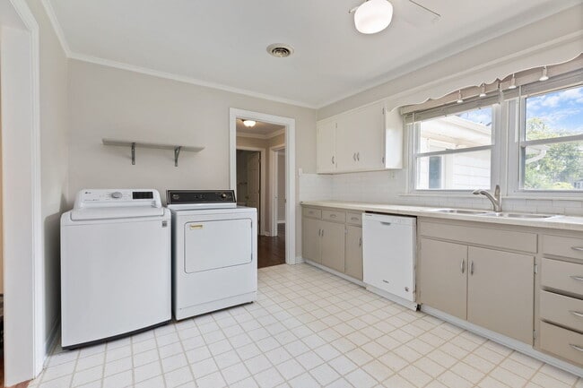 Building Photo - 1206 Campbell St