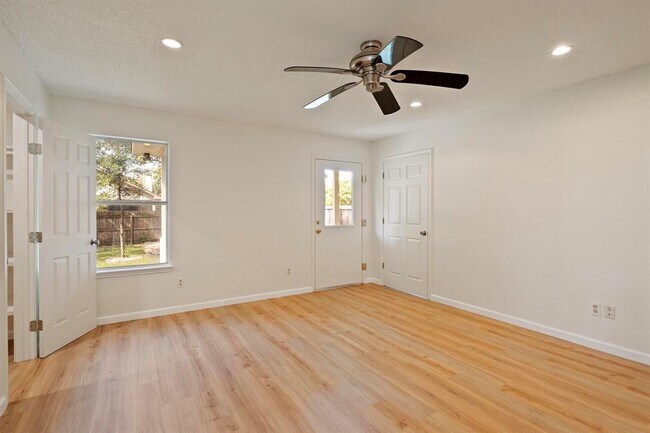 Building Photo - 1201 Marigold Way