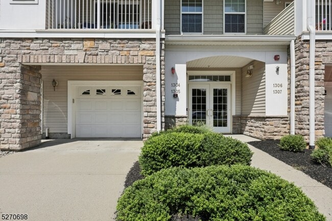 Building Photo - 1305 Meadow Brook Ct