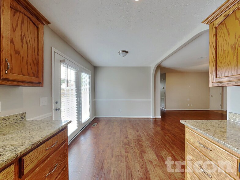 Building Photo - 1621 Robert Rd